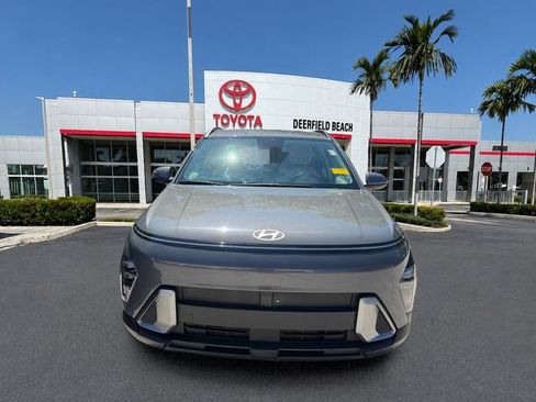 Used 2025 Hyundai Kona SEL FWD image 2