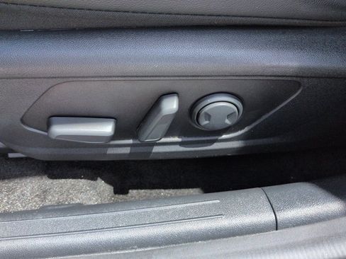 Used 2022 Hyundai Elantra Limited FWD image 20
