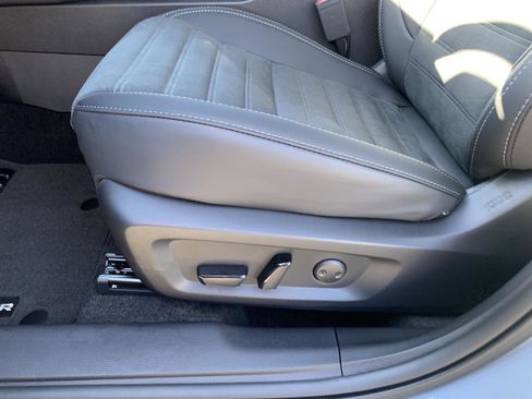 New 2025 Mitsubishi Outlander SE image 11