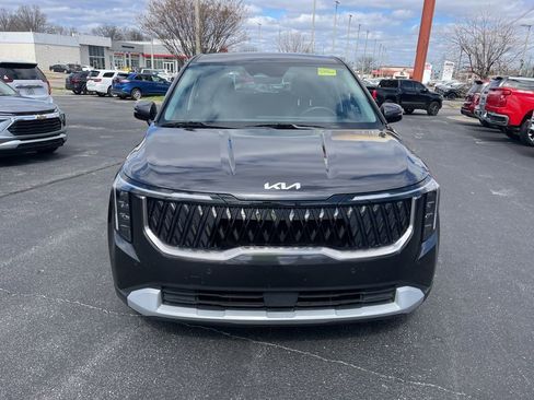 Used 2025 Kia Carnival LXS image 2