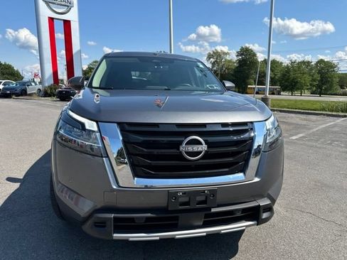 Used 2023 Nissan Pathfinder SL AWD/4WD image 10