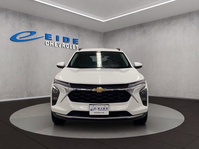 New 2026 Chevrolet Trax LT w/ Driver Confidence Package FWD image 2