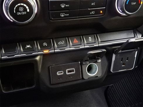 Certified 2022 Chevrolet Silverado 1500 Custom image 25