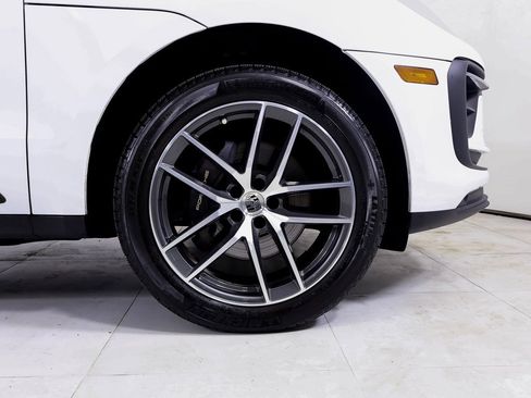 Certified 2024 Porsche Macan w/ Premium Plus Package image 21