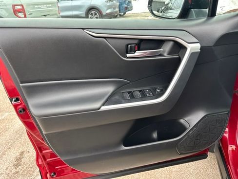 Used 2022 Toyota RAV4 XLE w/ Convenience Package image 12