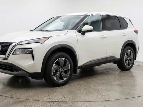 Used 2025 Nissan Rogue SV image 3
