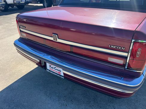 Used 1990 Lincoln Town Car image 23