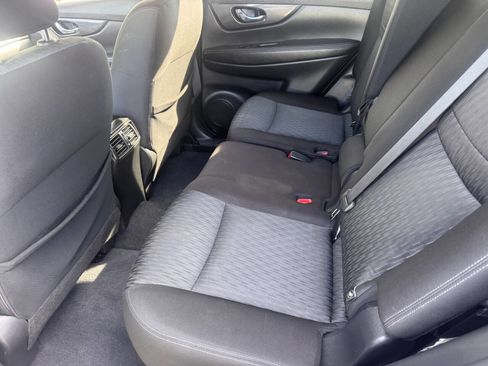 Used 2019 Nissan Rogue SV image 10