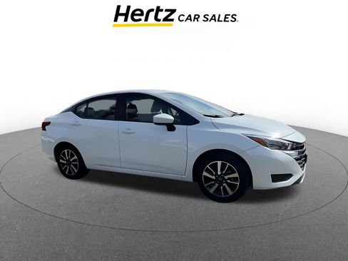 Used 2025 Nissan Versa SV image 1