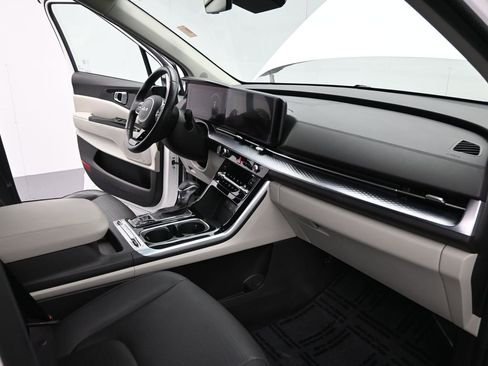 Certified 2024 Kia Carnival SX Prestige image 20