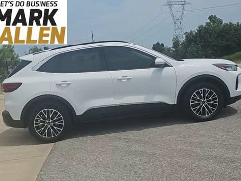 Used 2023 Ford Escape SE FWD image 9