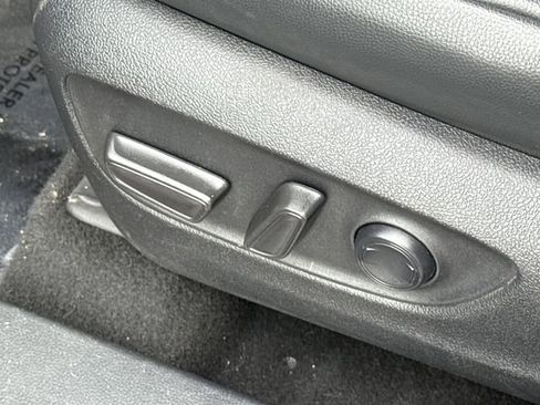 Used 2023 Toyota Highlander XLE image 31