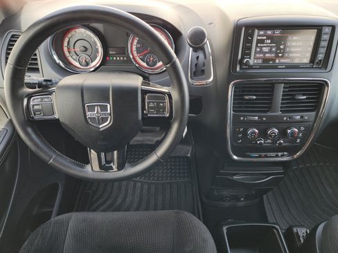 Used 2019 Dodge Grand Caravan SE FWD image 26