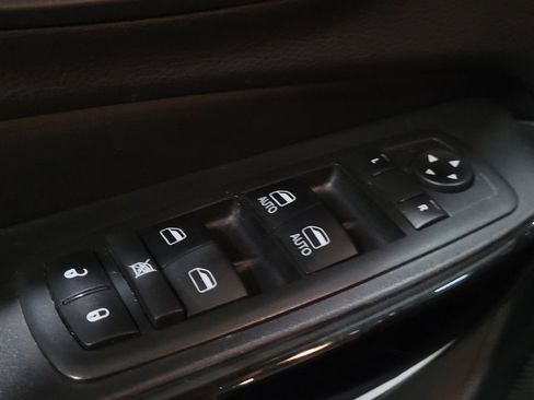 Used 2019 Jeep Cherokee Latitude Plus AWD/4WD image 27