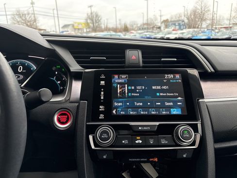 Used 2017 Honda Civic Touring image 19