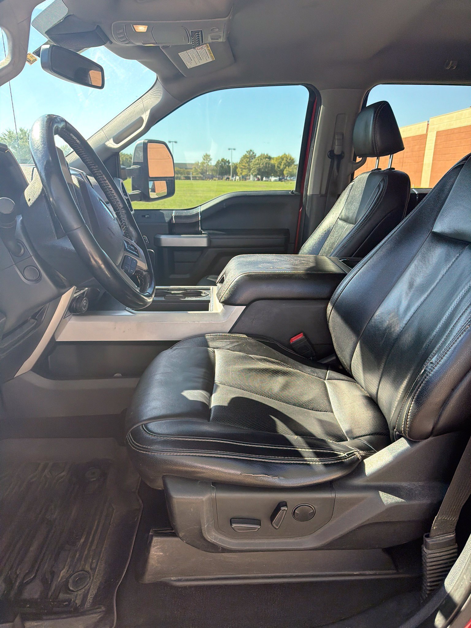 Used 2021 Ford F250 Lariat w/ Lariat Ultimate Package AWD/4WD image 12