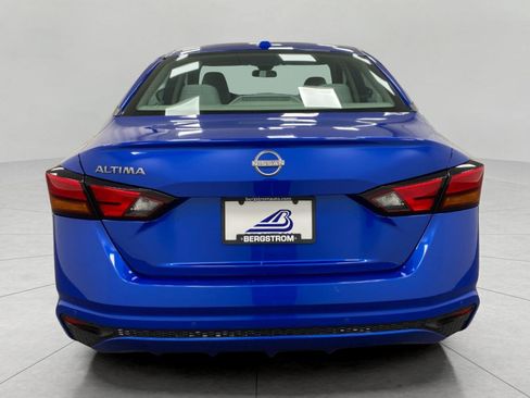 Used 2025 Nissan Altima 2.5 SV FWD image 5