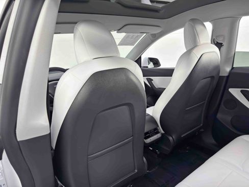 Used 2021 Tesla Model Y Long Range image 35