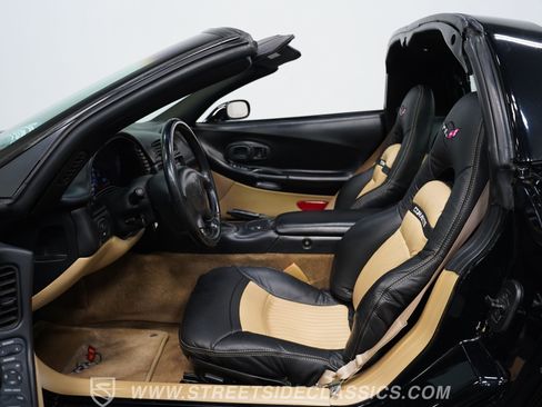 Used 2001 Chevrolet Corvette Coupe w/ Preferred Equipment Group2 RWD image 37