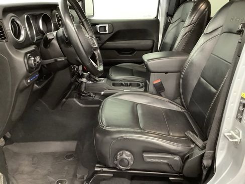 Used 2022 Jeep Wrangler Unlimited Sahara w/ Cold Weather Group image 10