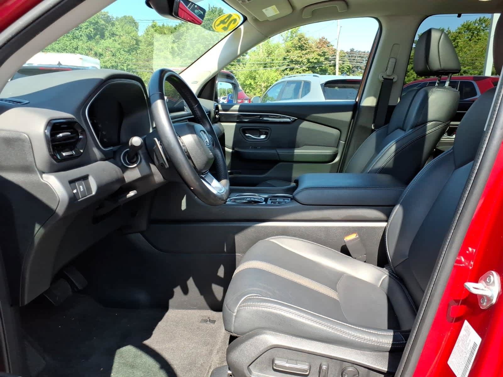 Used 2024 Honda Pilot Touring image 11