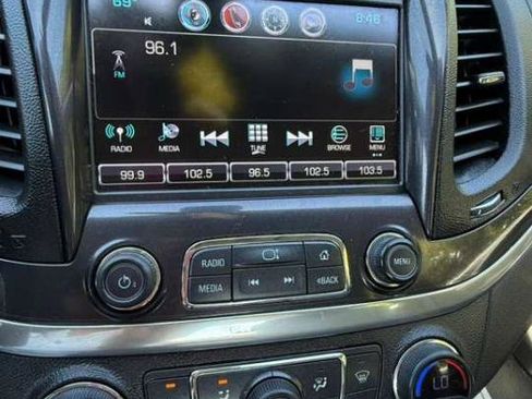 Used 2018 Chevrolet Impala LT FWD image 3