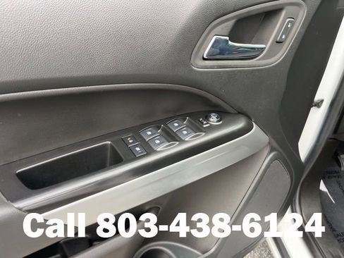 Used 2022 Chevrolet Colorado LT w/ LT Convenience Package image 9