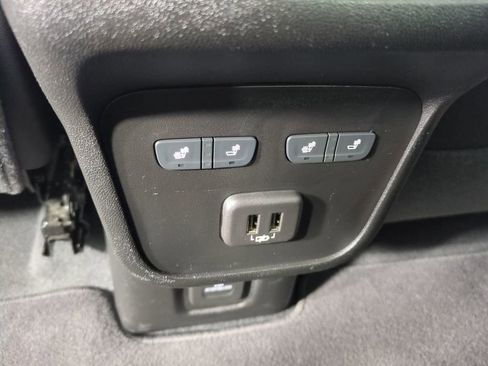 Used 2022 Chevrolet Equinox Premier image 17