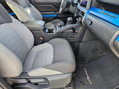 Used 2025 Toyota Tacoma TRD Sport image 18