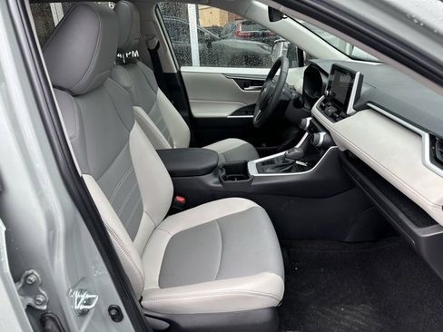 Used 2023 Toyota RAV4 XLE Premium image 11