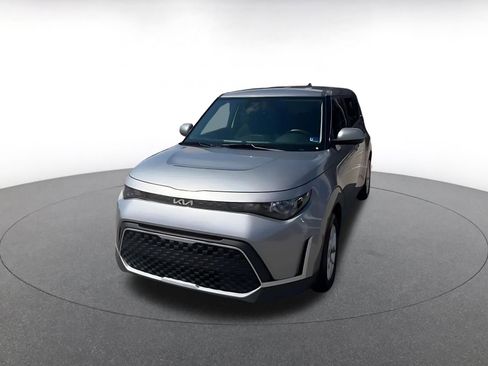 Used 2025 Kia Soul LX w/ LX Technology Package FWD image 7