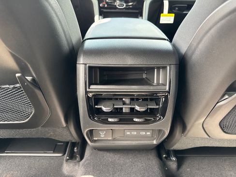 New 2026 Jeep Grand Cherokee Altitude image 31