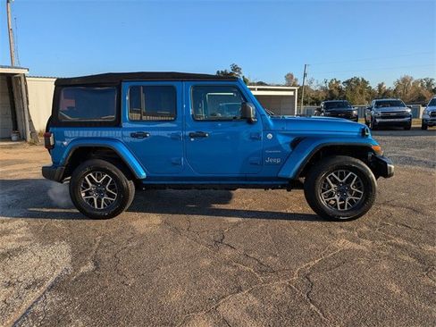 Used 2024 Jeep Wrangler Sahara image 3