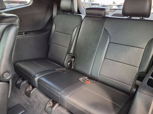 Used 2025 Buick Enclave Preferred AWD/4WD image 26
