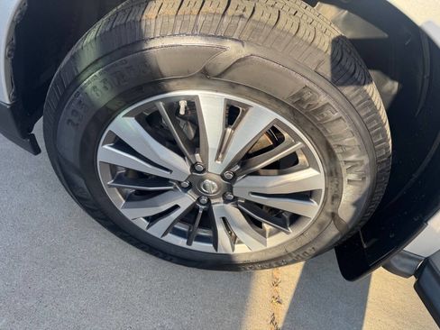 Used 2017 Nissan Pathfinder SV w/ Cargo Package image 12