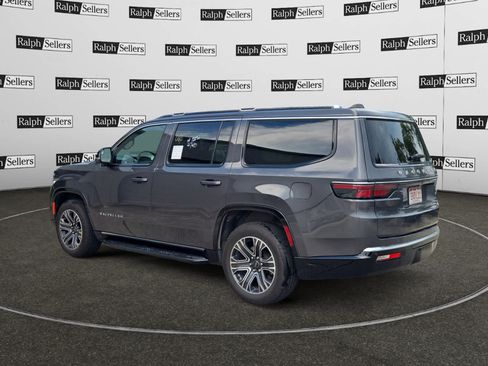 Used 2025 Jeep Wagoneer Series II AWD/4WD image 4