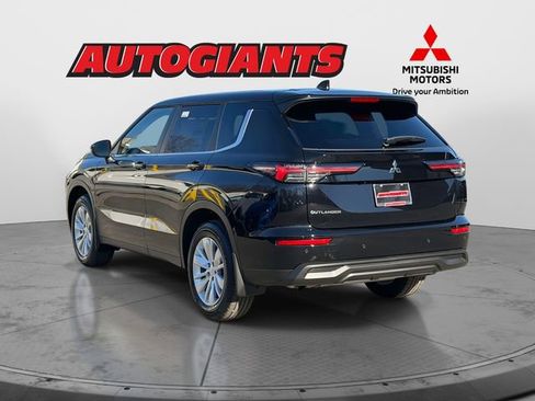 New 2026 Mitsubishi Outlander ES image 4