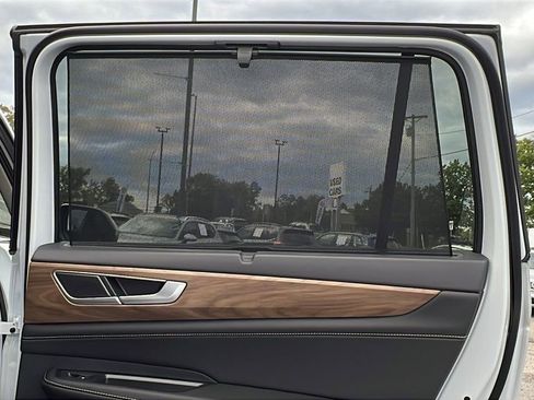 New 2026 Volkswagen Atlas SE image 13