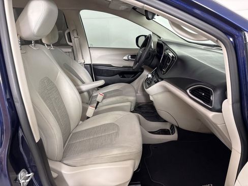 Used 2018 Chrysler Pacifica Touring Plus image 15