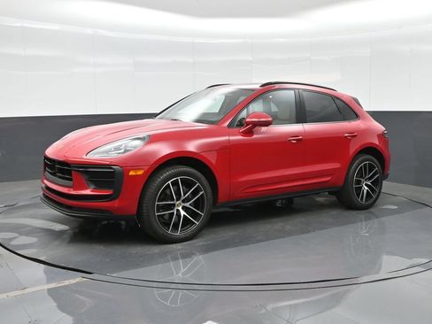Certified 2024 Porsche Macan AWD/4WD image 1