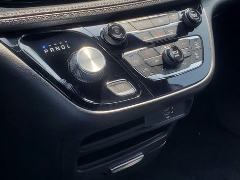 New 2027 Chrysler Pacifica Select AWD/4WD image 10
