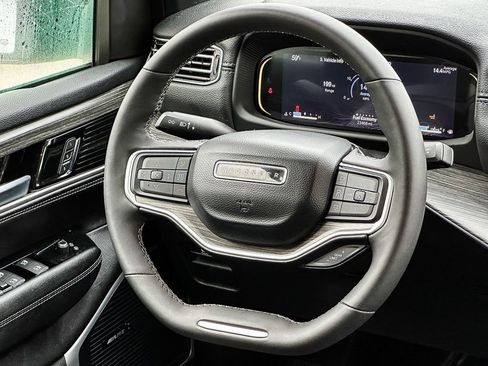 Used 2024 Jeep Wagoneer L Series III w/ Flexible Seating Group image 25