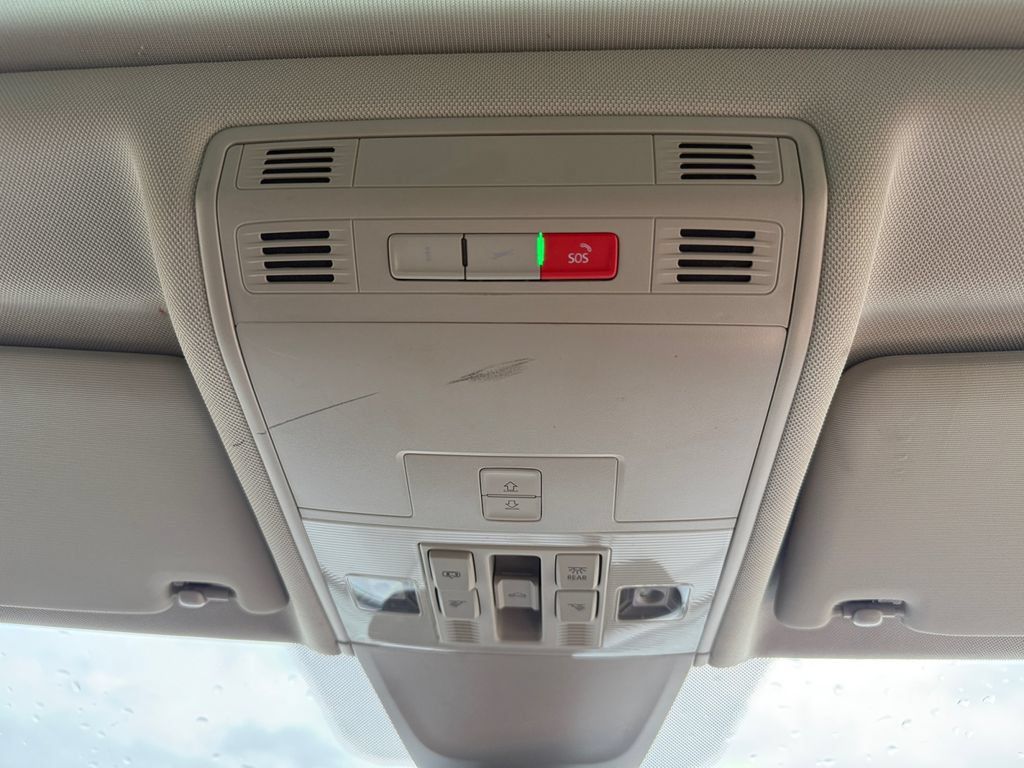 Used 2023 Volkswagen Tiguan SE AWD/4WD image 40