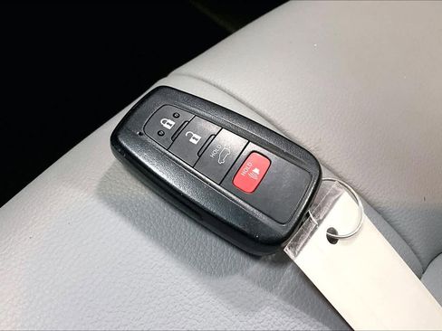 Used 2022 Toyota Highlander XLE image 18