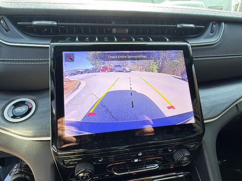 Used 2024 Jeep Grand Cherokee L Limited w/ Black Appearance Package image 35