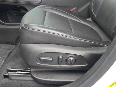 Used 2023 GMC Acadia SLT image 21