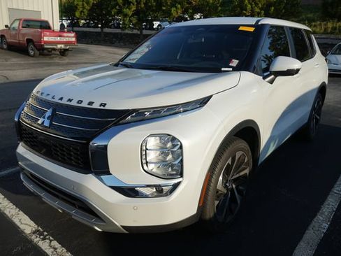 Used 2024 Mitsubishi Outlander SE FWD image 3