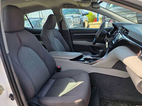 Used 2020 Toyota Camry LE FWD image 9