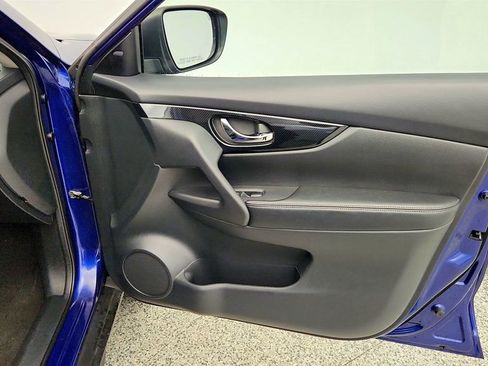 Used 2020 Nissan Rogue SL image 25