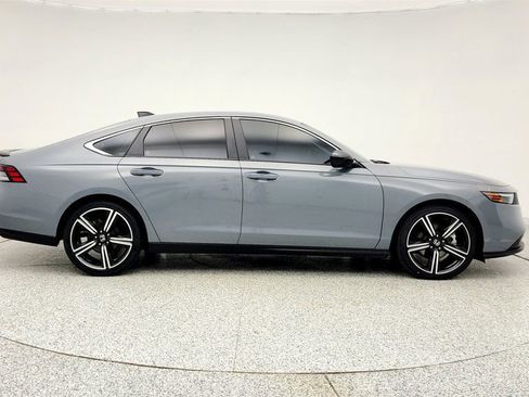 Used 2024 Honda Accord Sport image 4